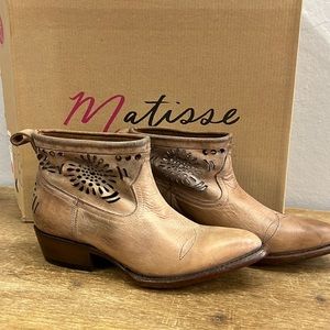 Matisse cowboy booties NIB
